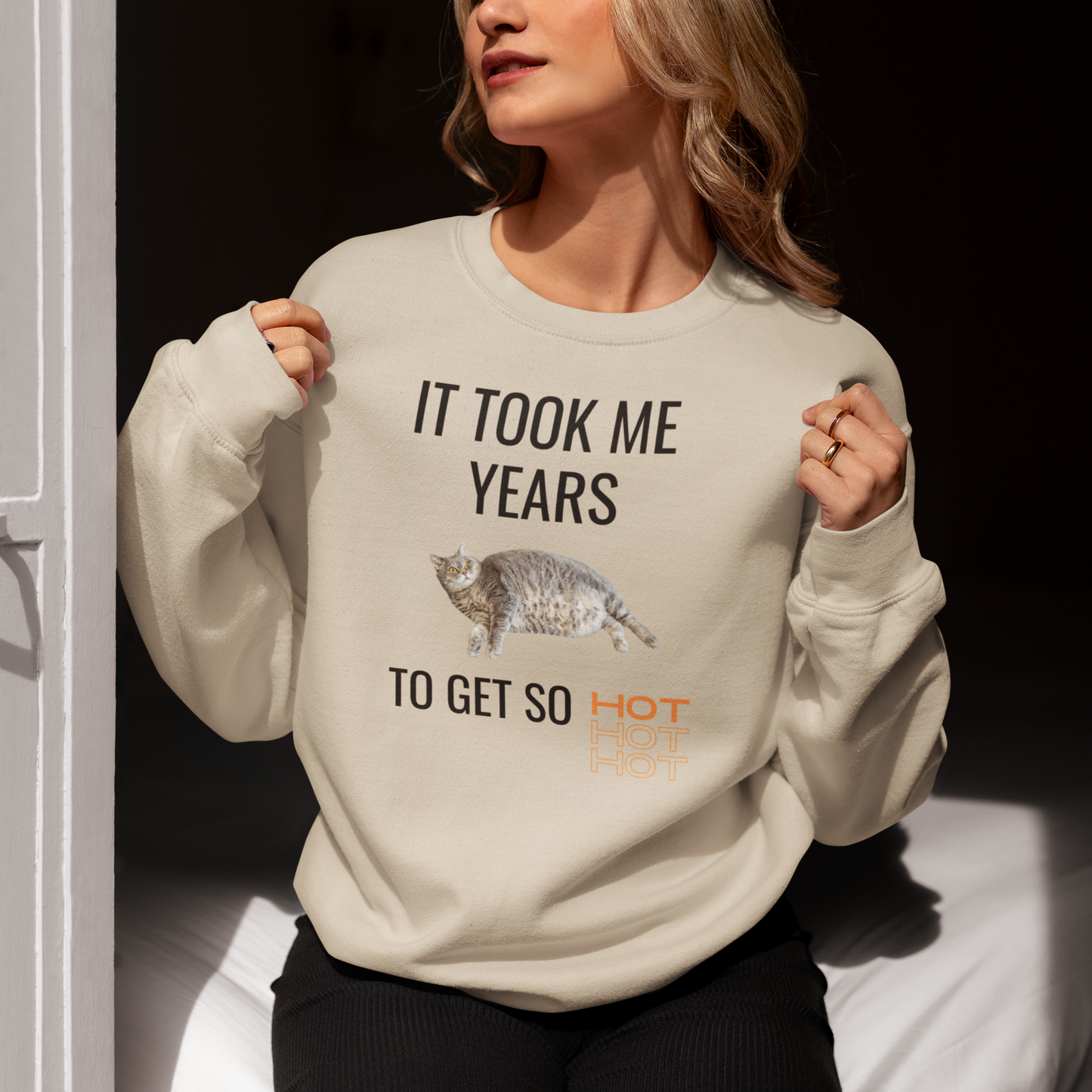 It Took Me Years to Get This Hot – Funny Chubby Cat Sweatshirt